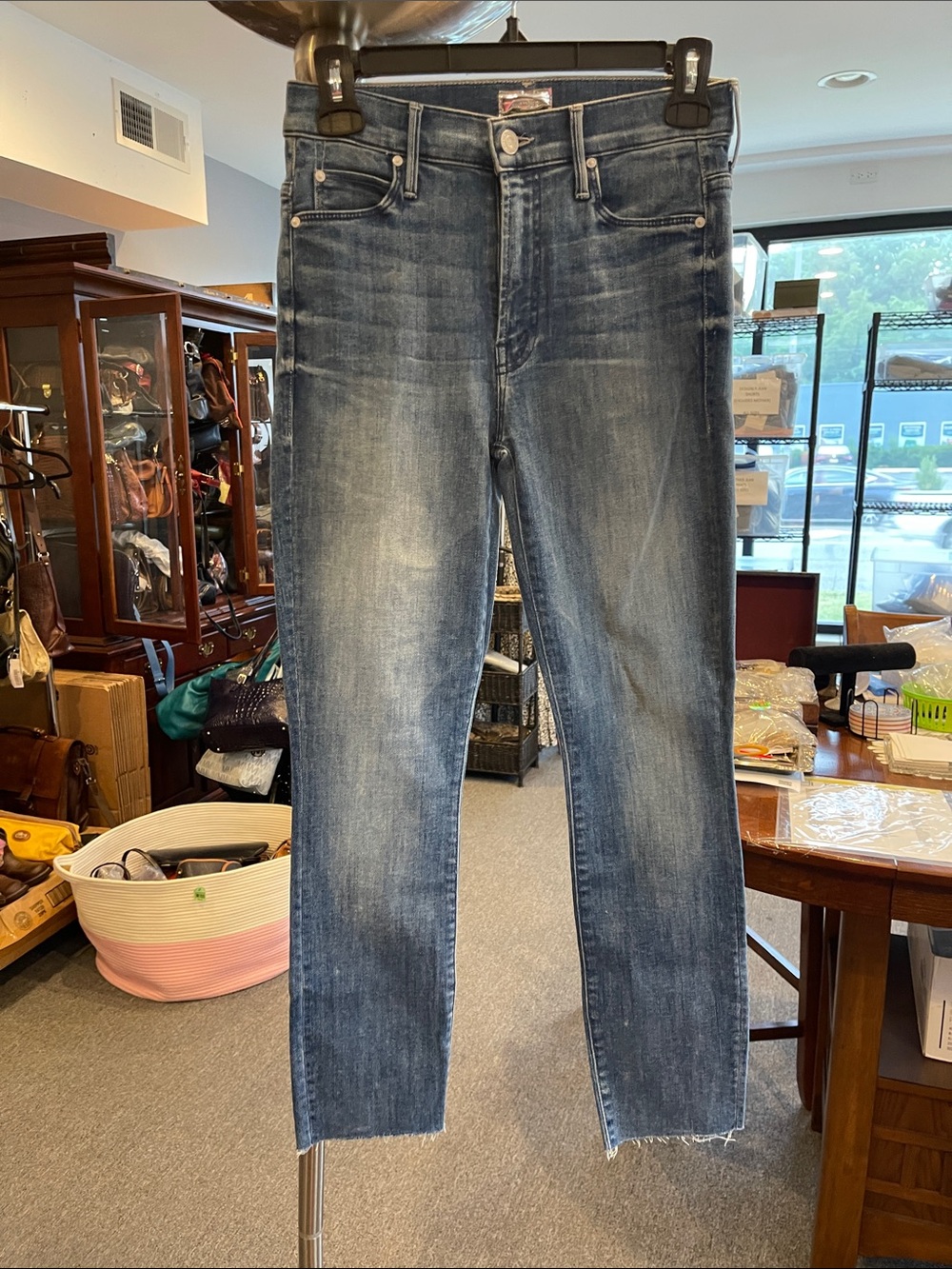 MOTHER Skinny Low Rise  Size 23 The Stunner Zip Ankle Fray Wash Good Girls Do